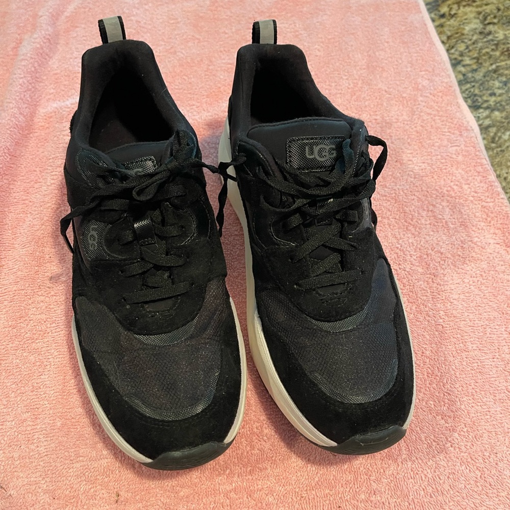 Black Ugg la Hills sneakers size 9.5